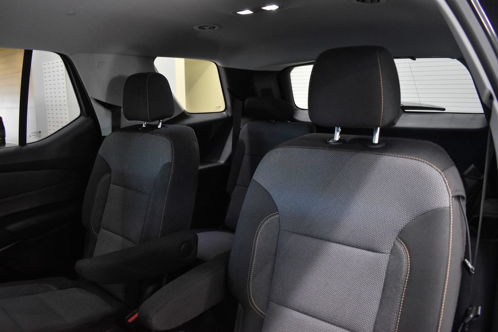 Used 2021 Chevrolet Traverse LT FWD image 32