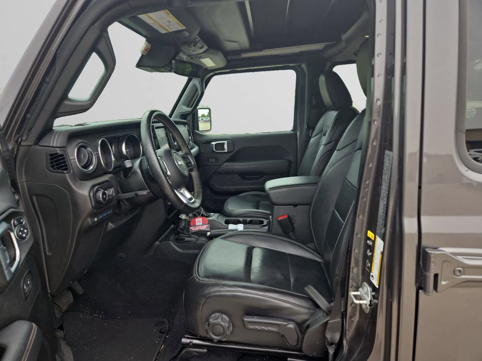 Used 2021 Jeep Wrangler Unlimited Sahara w/ Cold Weather Group AWD/4WD image 9