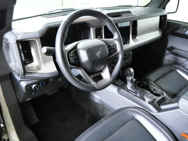 Certified 2025 Ford Bronco Outer Banks AWD/4WD image 3