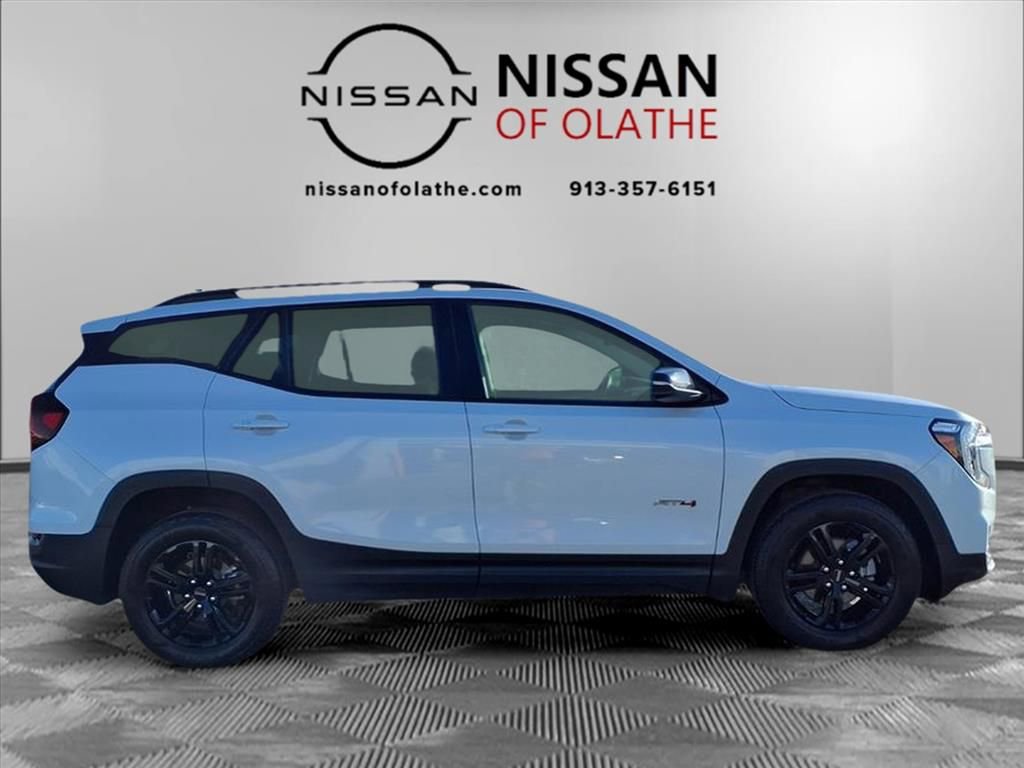 Used 2022 GMC Terrain AT4 image 32