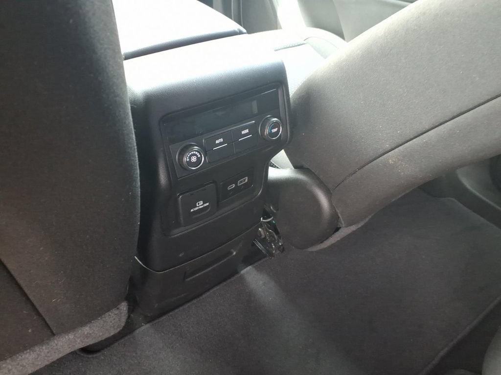 Used 2023 GMC Acadia SLE w/ Driver Convenience Package FWD image 11