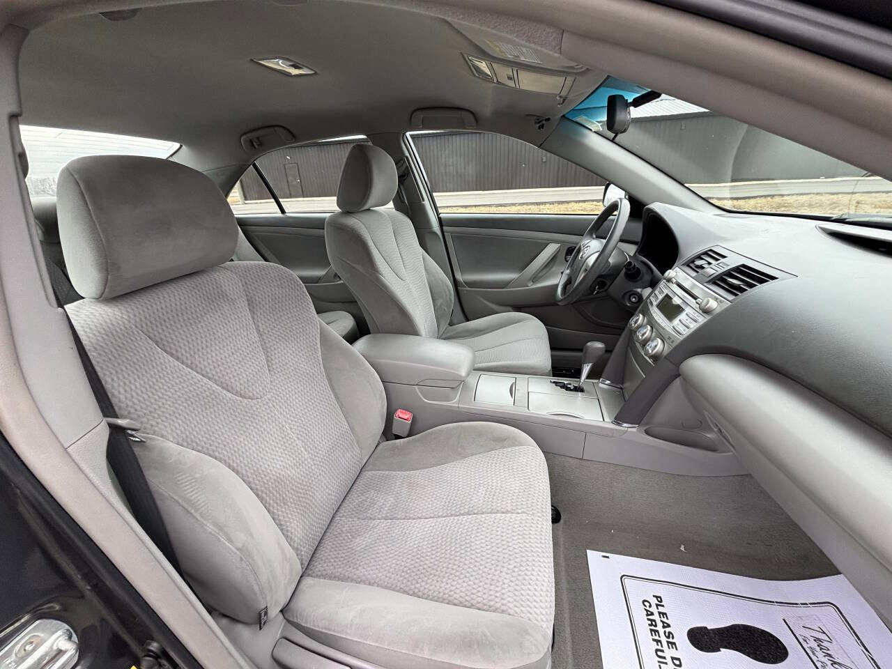 Used 2010 Toyota Camry LE image 7