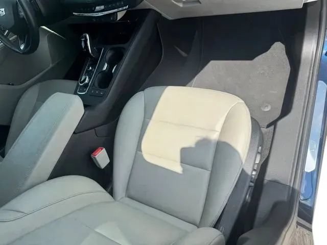Used 2022 Cadillac XT4 Luxury w/ Cold Weather Package FWD image 14
