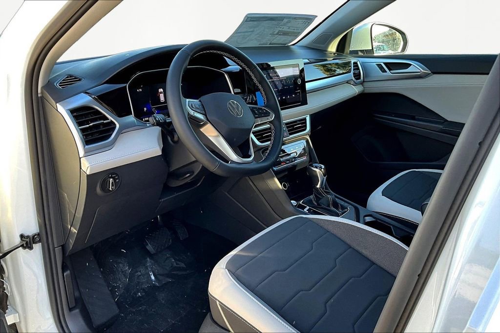 New 2026 Volkswagen Taos SE image 16