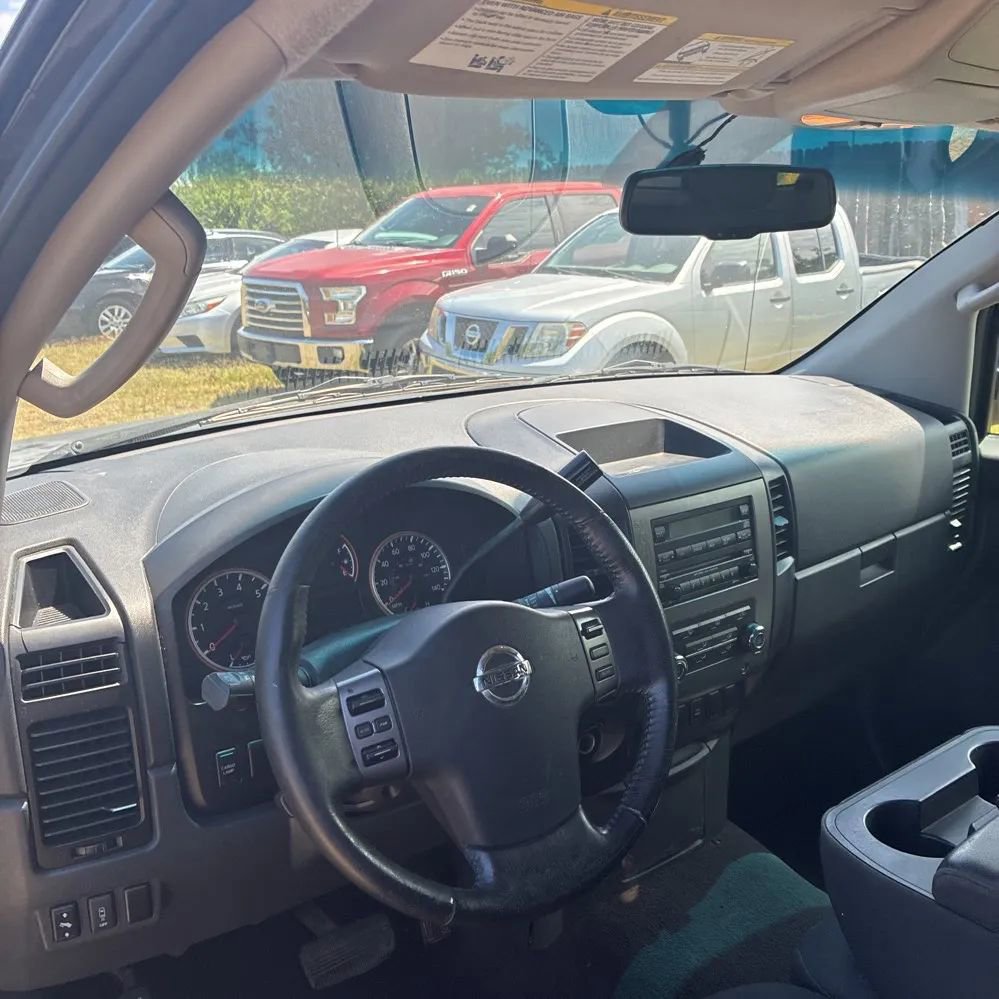 Used 2009 Nissan Titan SE w/ SE Drivers Convenience Pkg image 11