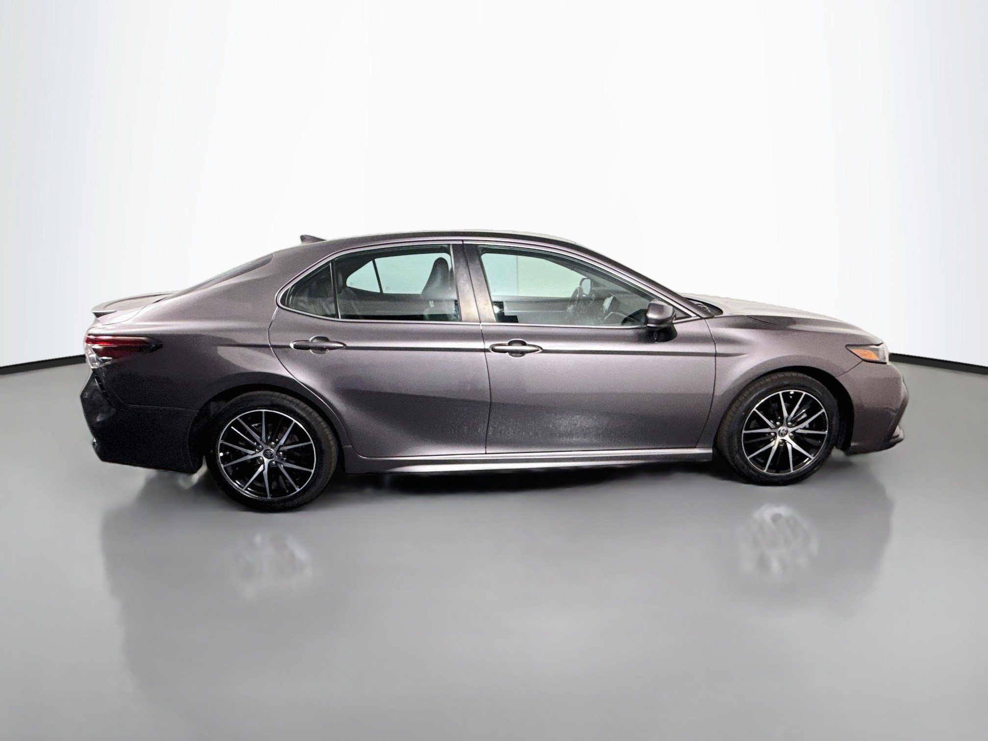 Used 2021 Toyota Camry SE w/ Carpet Mat Package (TMS) FWD image 11
