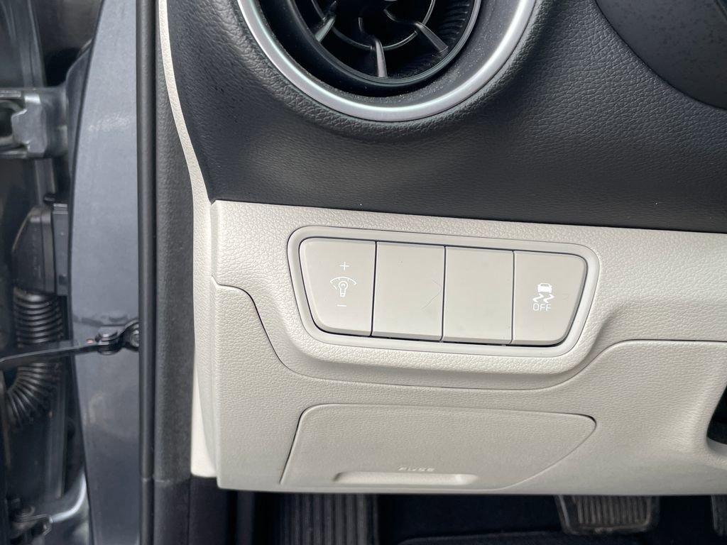 Used 2023 Kia Forte LXS image 17