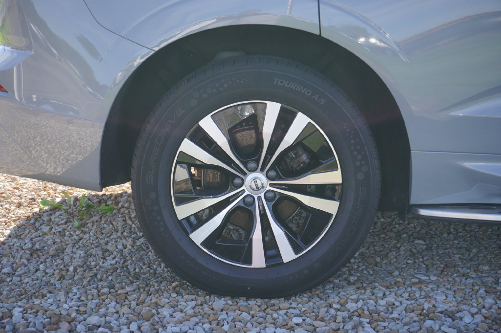 Used 2024 Volvo XC60 B5 Core AWD/4WD image 12