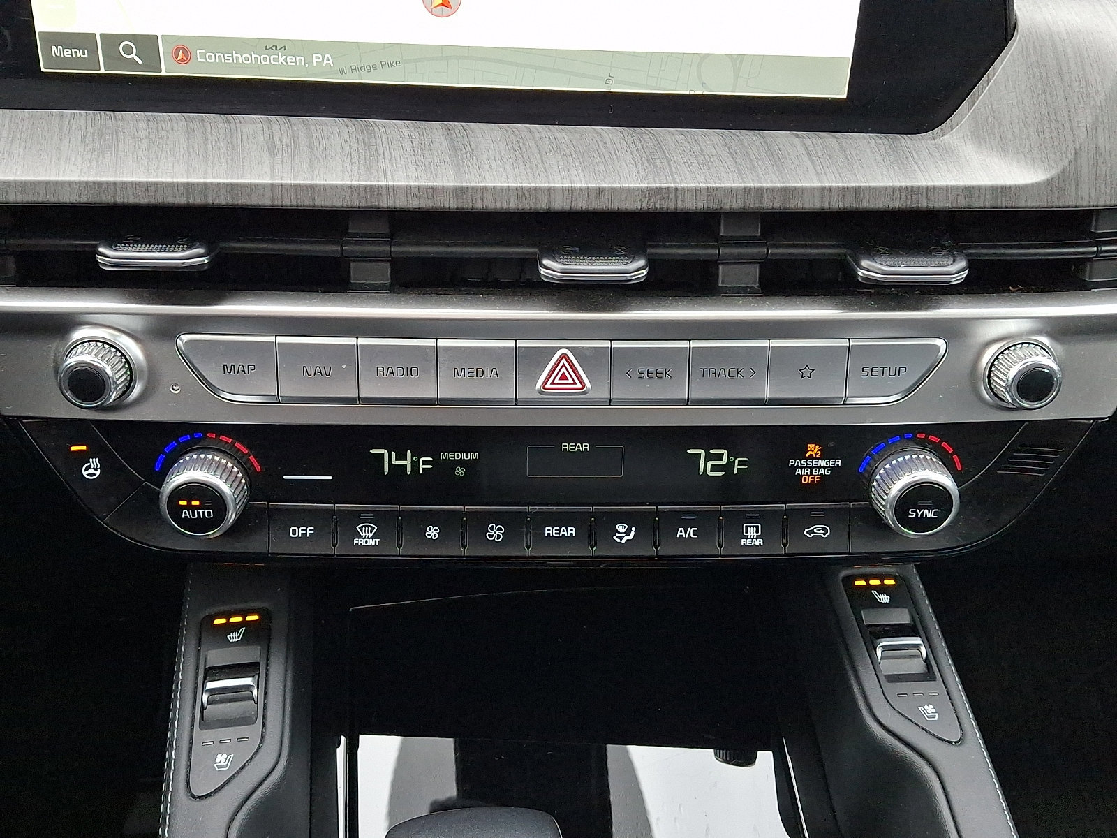 Used 2023 Kia Telluride EX w/ EX Captain's Chair Package AWD/4WD image 17