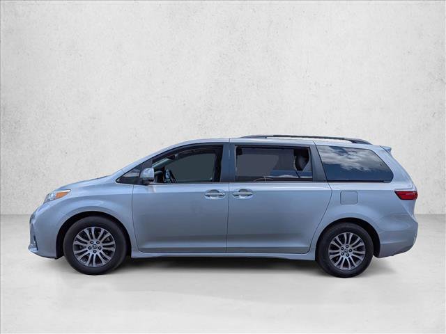 Used 2019 Toyota Sienna XLE FWD image 2