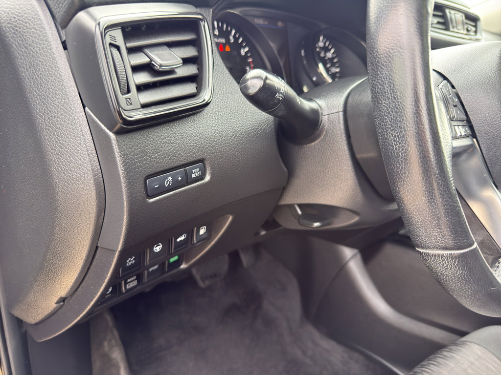 Used 2019 Nissan Rogue SV w/ Sun & Sound Touring Package AWD/4WD image 14