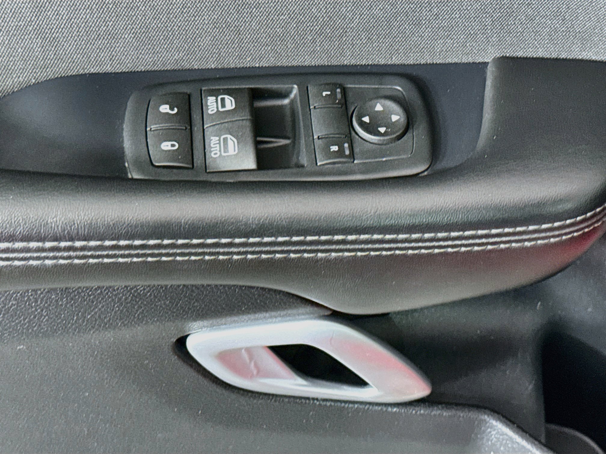 Used 2016 Dodge Challenger SXT RWD image 21