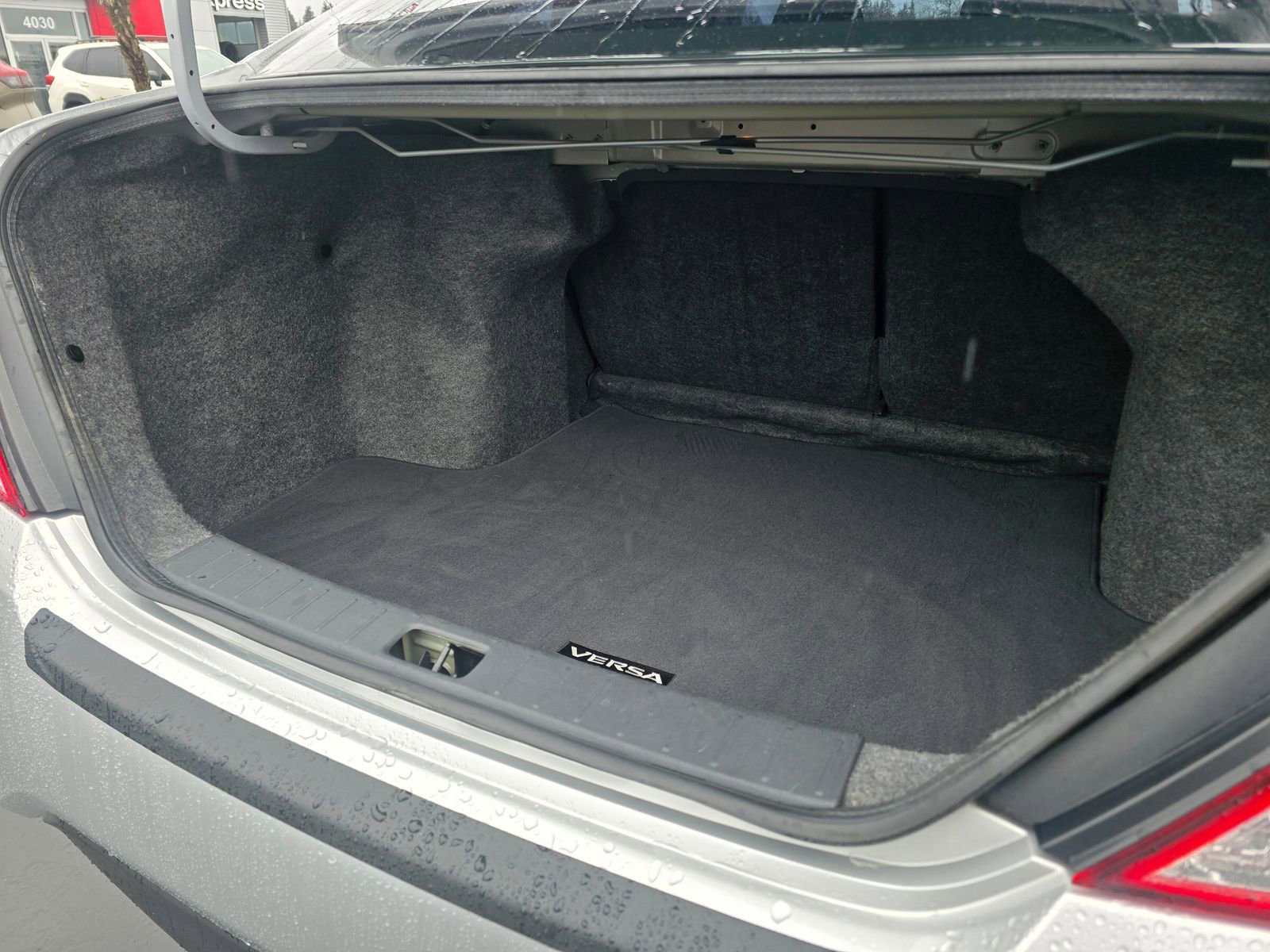 Used 2015 Nissan Versa SV image 30