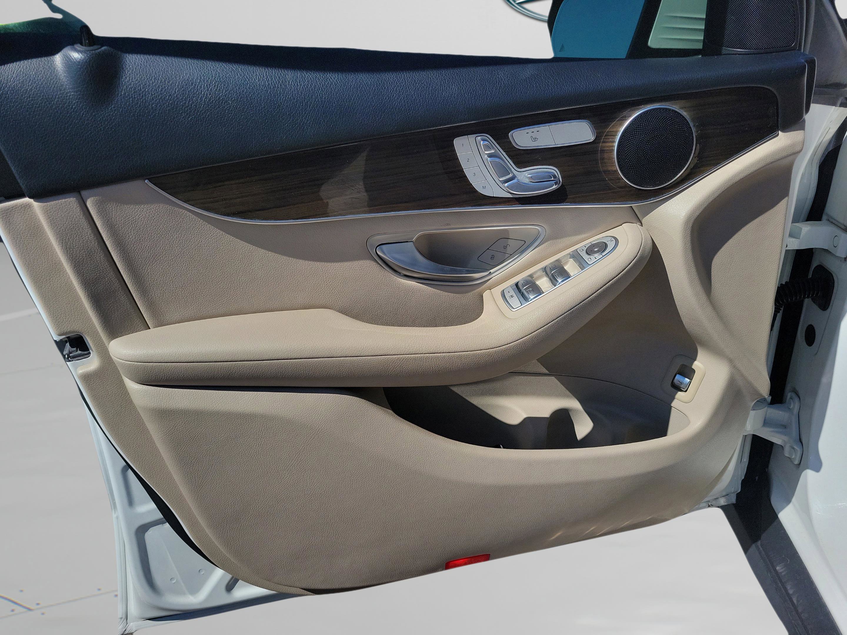 Used 2019 Mercedes-Benz GLC 300 image 26