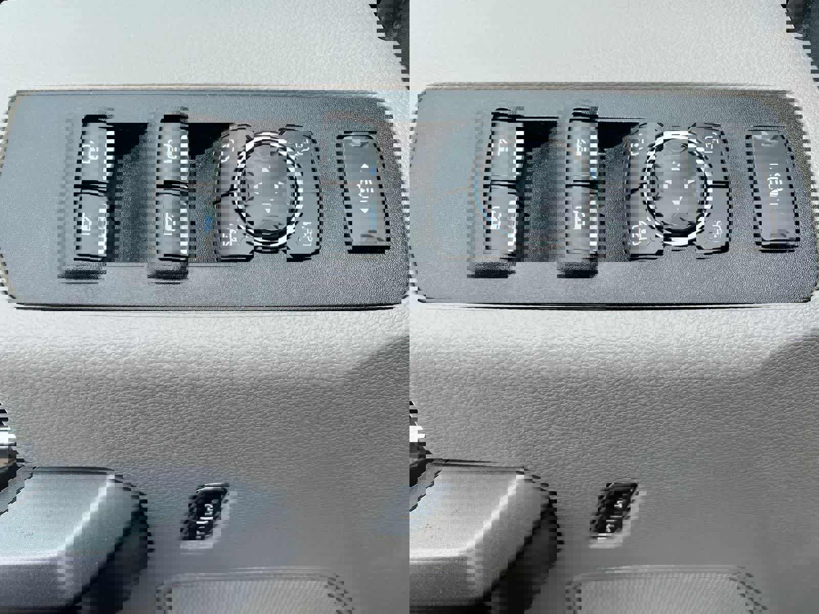 Used 2022 Ford F350 XLT w/ XLT Premium Package AWD/4WD image 17