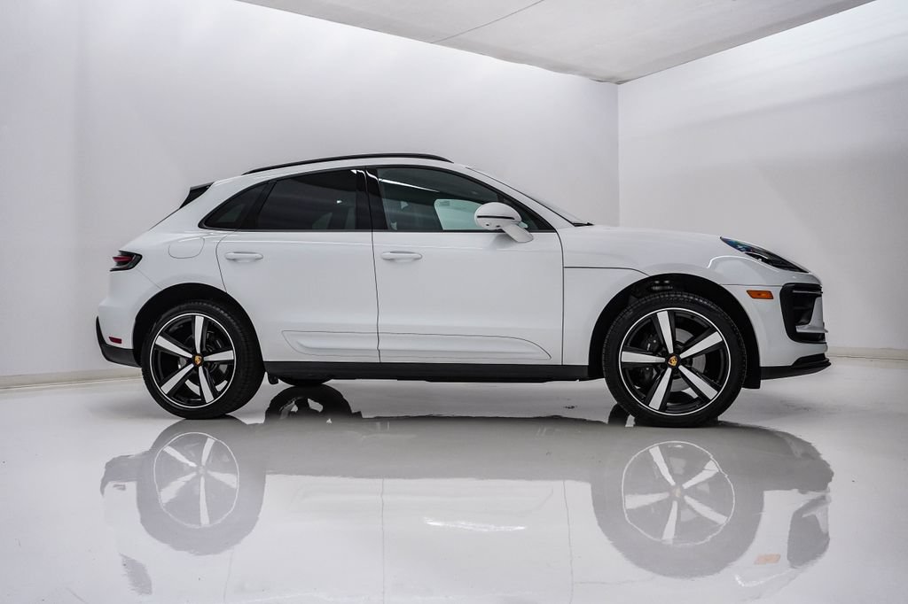 Certified 2026 Porsche Macan AWD/4WD image 8
