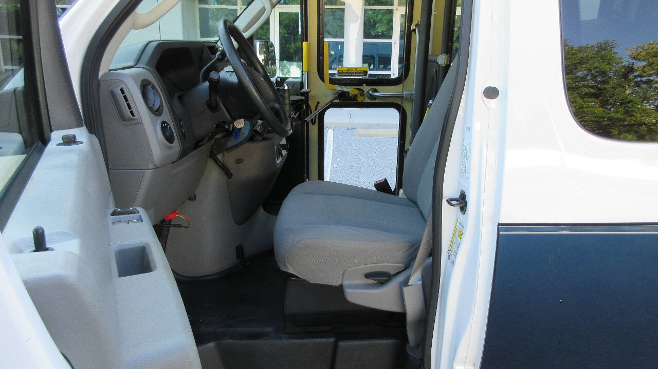 Used 2013 Ford E-350 and Econoline 350 Extended Super Duty w/ PWR Group RWD image 9