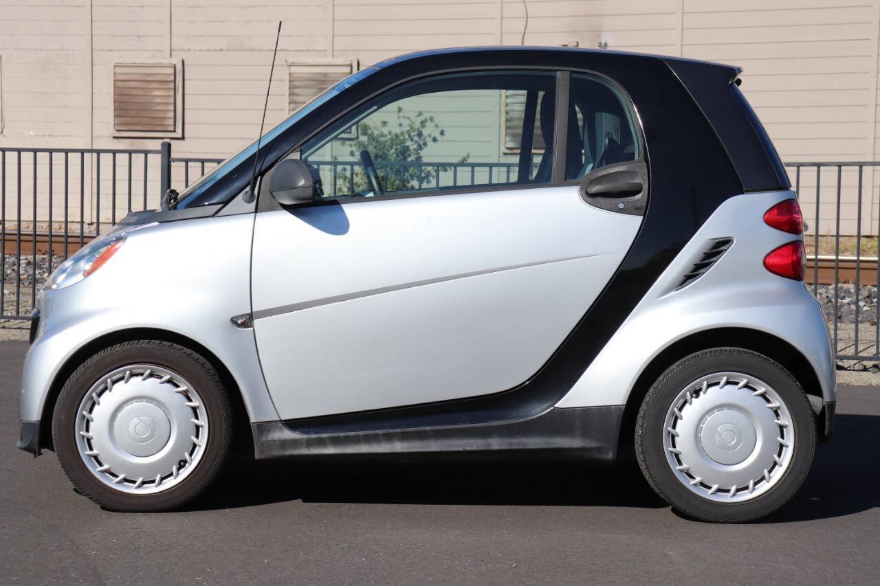 Used 2013 smart fortwo pure RWD image 5
