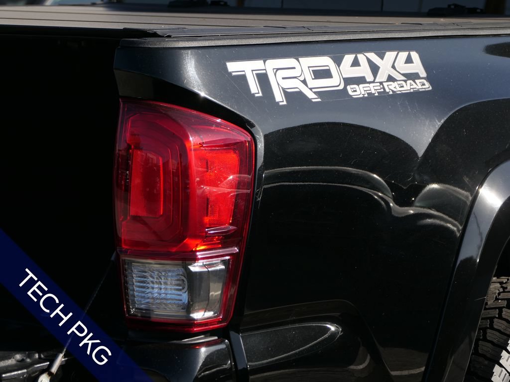 Used 2017 Toyota Tacoma TRD Off-Road AWD/4WD image 5