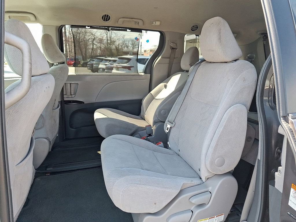 Used 2015 Toyota Sienna LE image 11