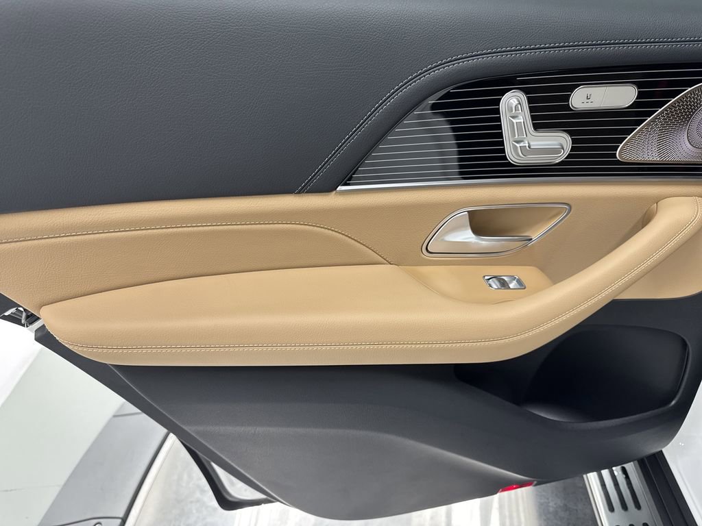 New 2026 Mercedes-Benz GLS 580 4MATIC image 19