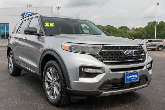 Used 2023 Ford Explorer XLT w/ Equipment Group 202A AWD/4WD image 4