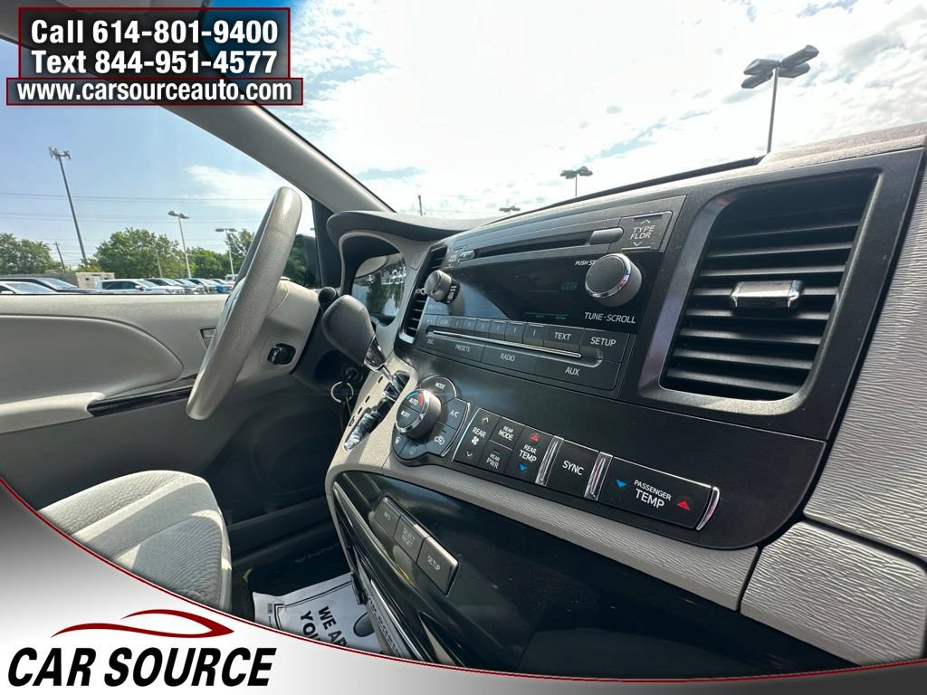 Used 2013 Toyota Sienna LE w/ Towing Pkg FWD image 32