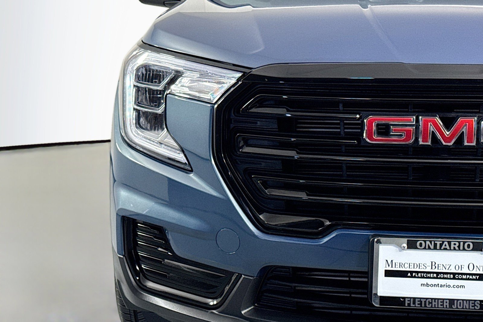 Used 2024 GMC Terrain SLE w/ Driver Convenience Package image 13