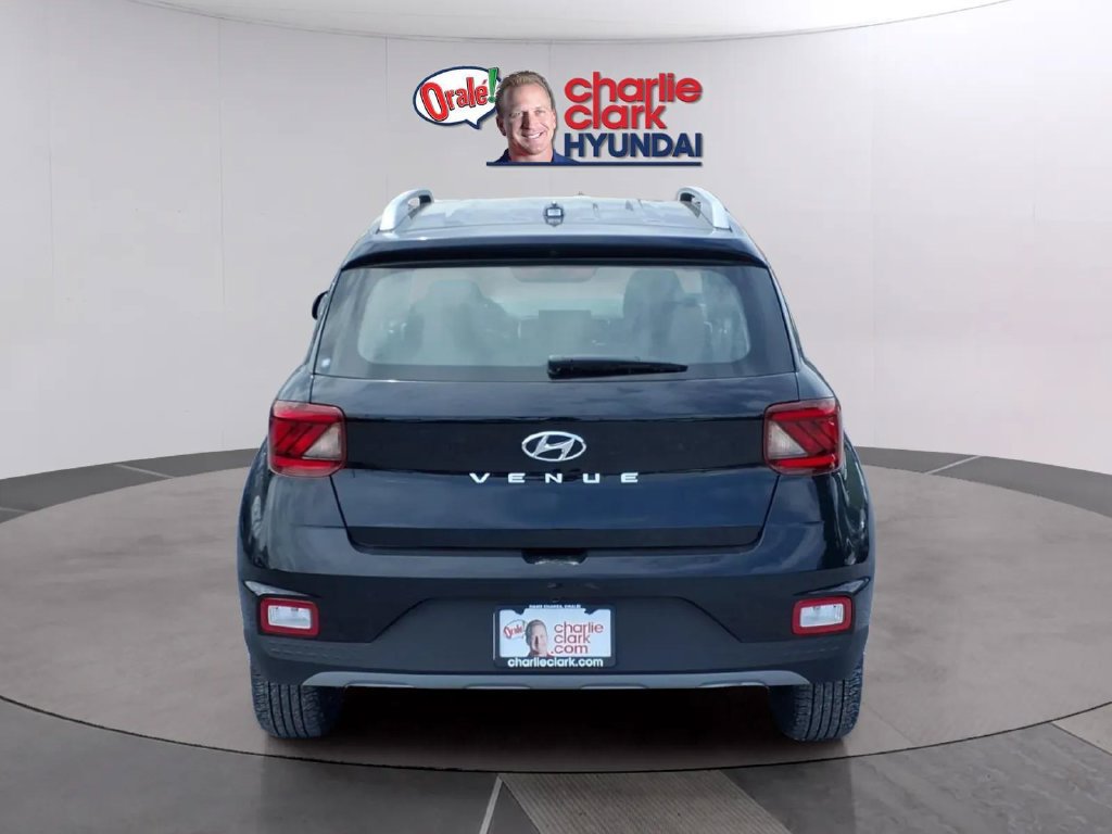 New 2026 Hyundai Venue SEL FWD image 4