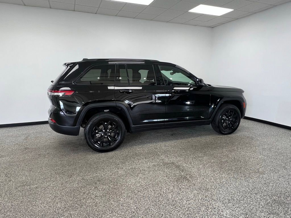 Used 2024 Jeep Grand Cherokee Altitude image 21