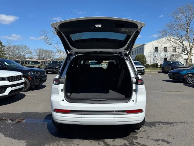 New 2026 Jeep Grand Cherokee Limited AWD/4WD image 9
