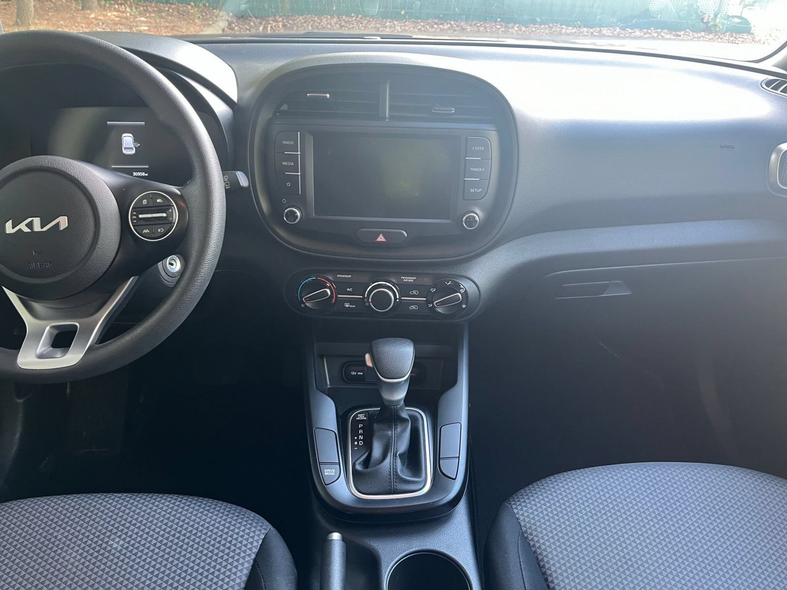 Used 2025 Kia Soul LX w/ LX Technology Package FWD image 17