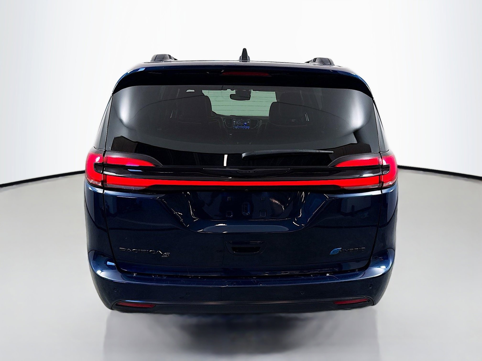 Used 2024 Chrysler Pacifica Premium FWD image 6