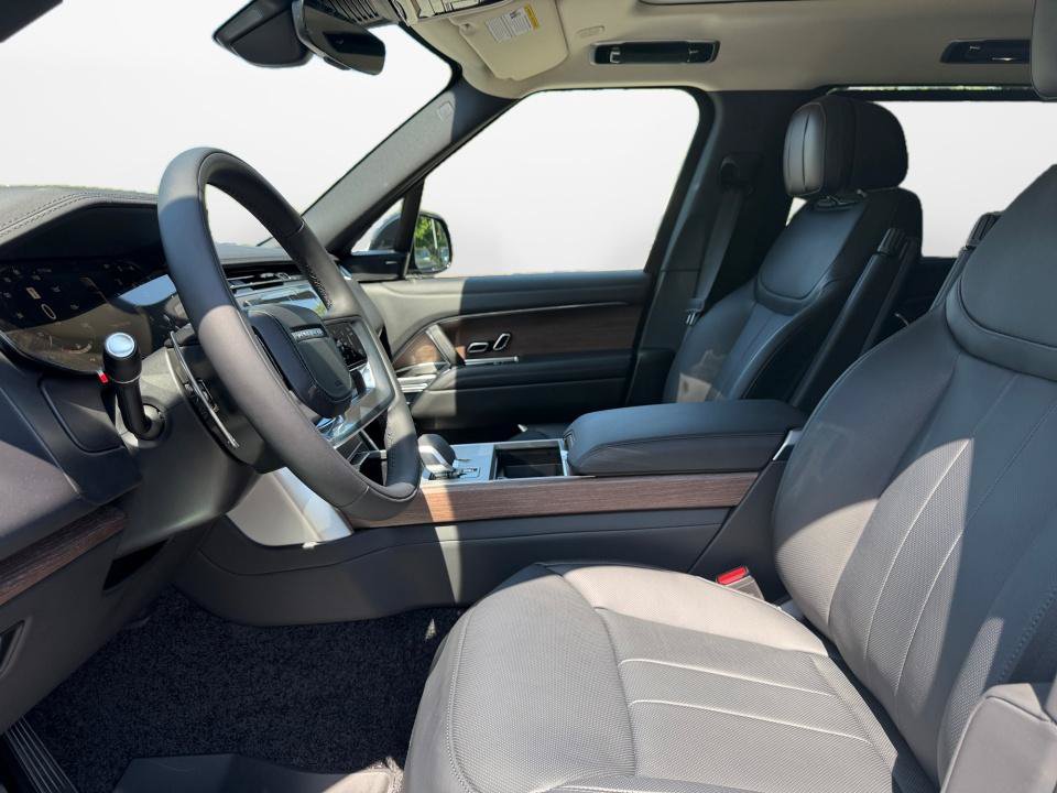 New 2026 Land Rover Range Rover Long Wheelbase SE AWD/4WD image 9