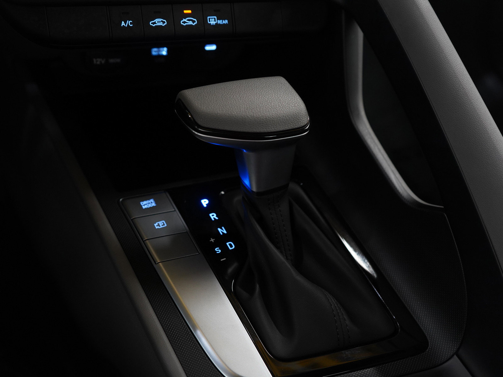 Certified 2025 Hyundai Elantra SE image 22