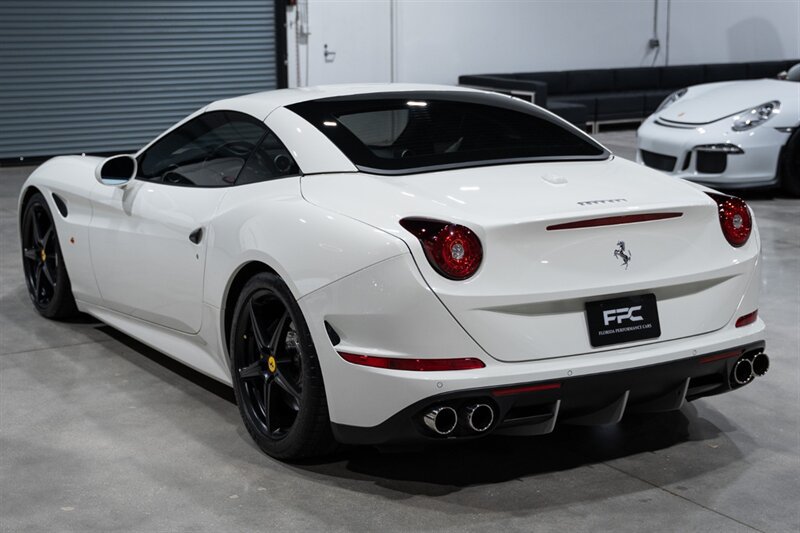 Used 2016 Ferrari California T RWD image 12