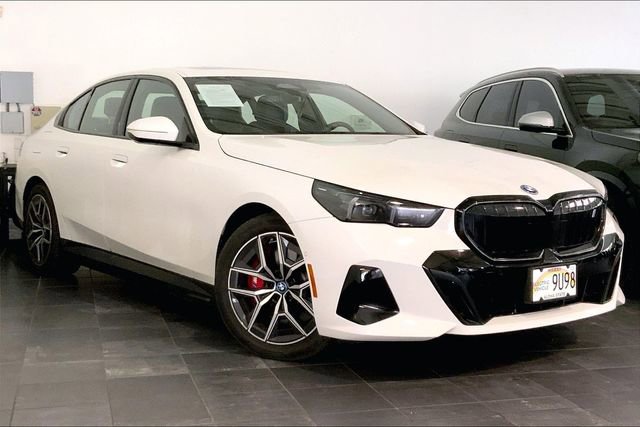 Used 2025 BMW i5 eDrive40i w/ M Sport Package image 2