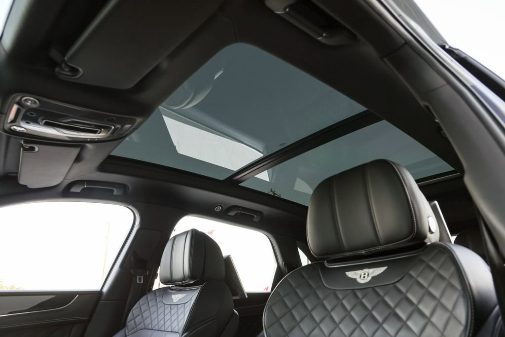 Used 2018 Bentley Bentayga image 19