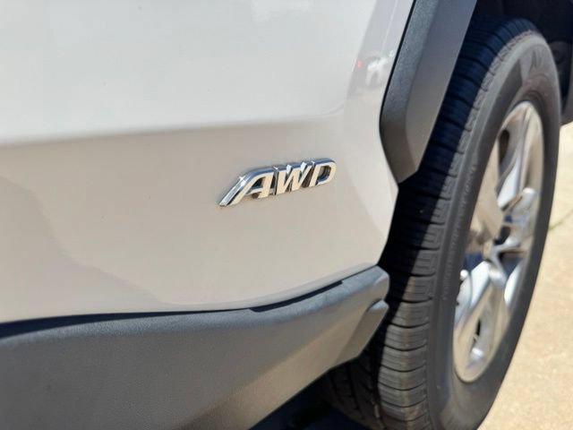 Used 2023 Toyota RAV4 LE AWD/4WD image 7
