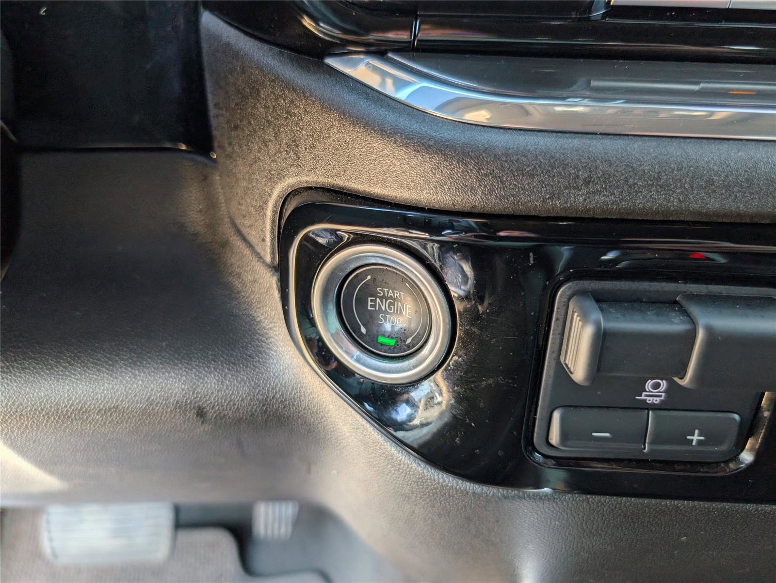 Used 2025 Chevrolet Silverado 1500 High Country w/ Technology Package AWD/4WD image 23