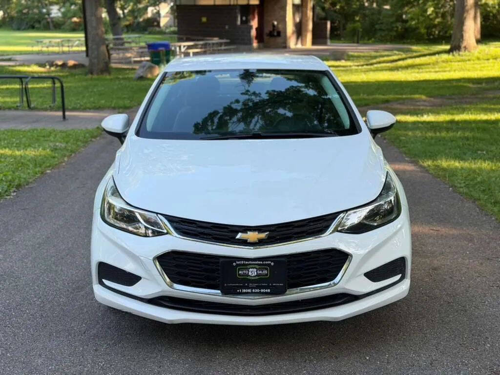 Used 2017 Chevrolet Cruze LT FWD image 2