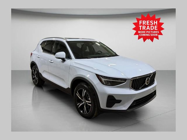 Used 2025 Volvo XC40 B5 Core