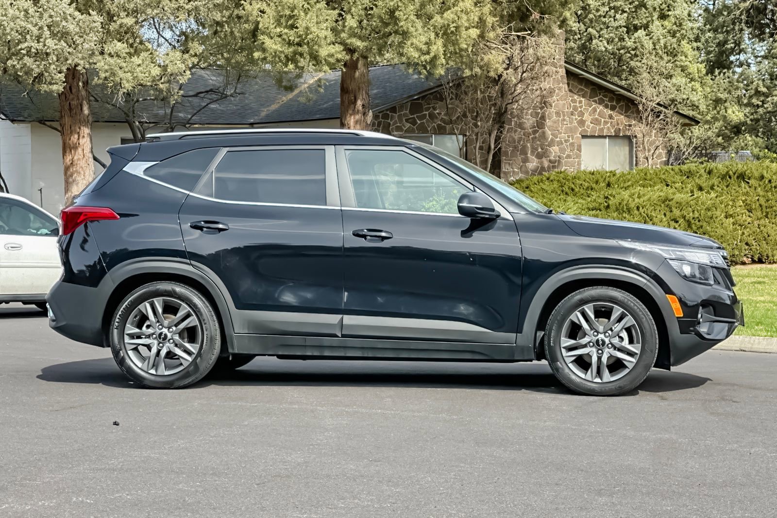 Used 2023 Kia Seltos S w/ Navigation Package image 3