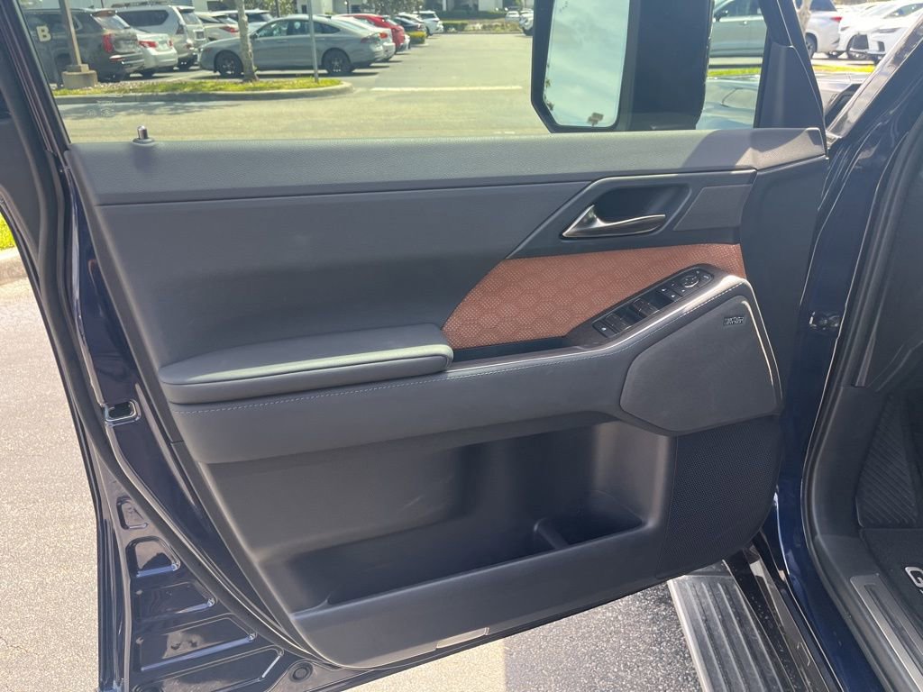 Used 2024 Lexus GX 550 w/ Accessory Package (Z1) image 18