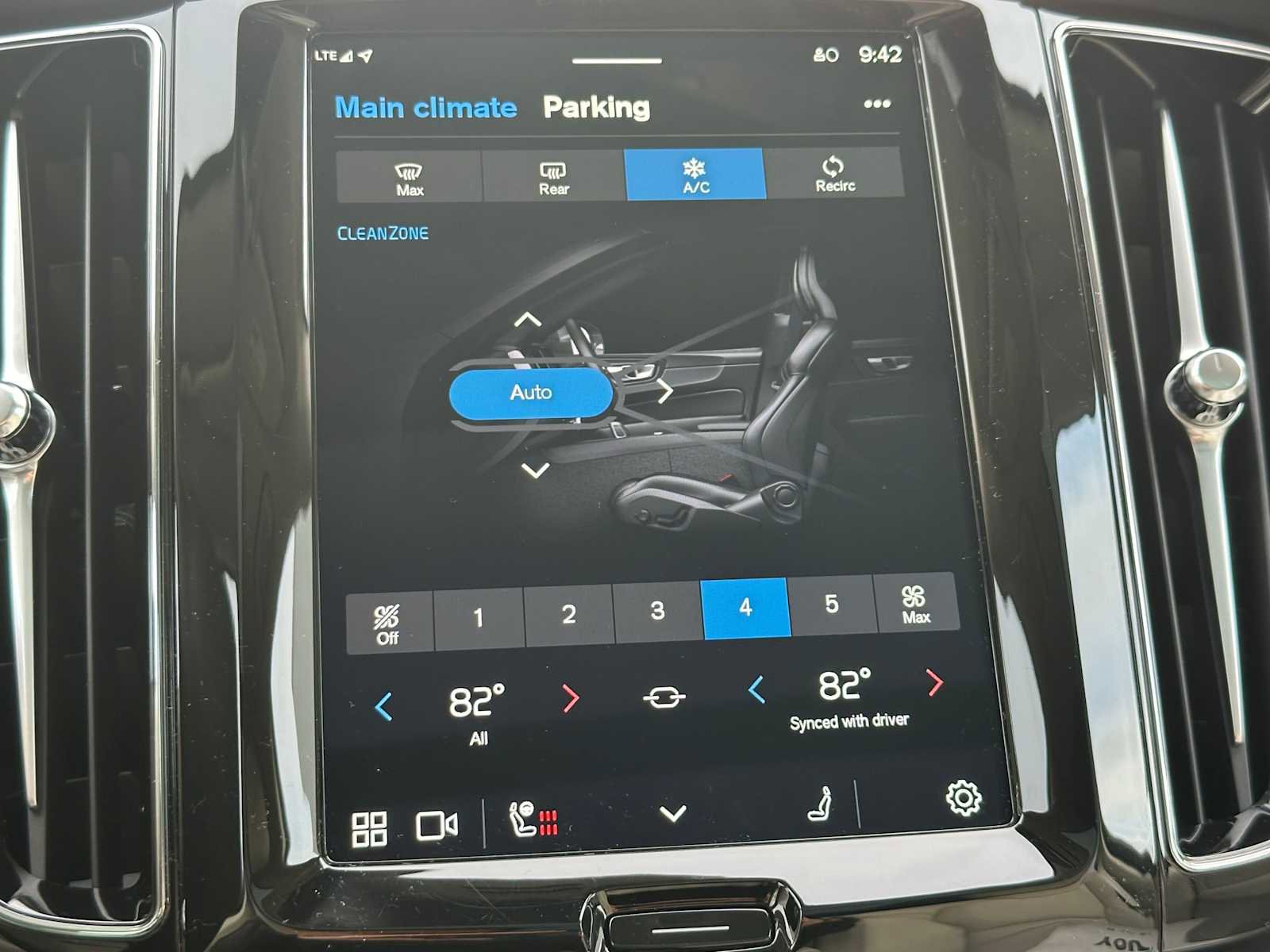 Used 2025 Volvo XC60 B5 Plus w/ Protection Package Premier image 28