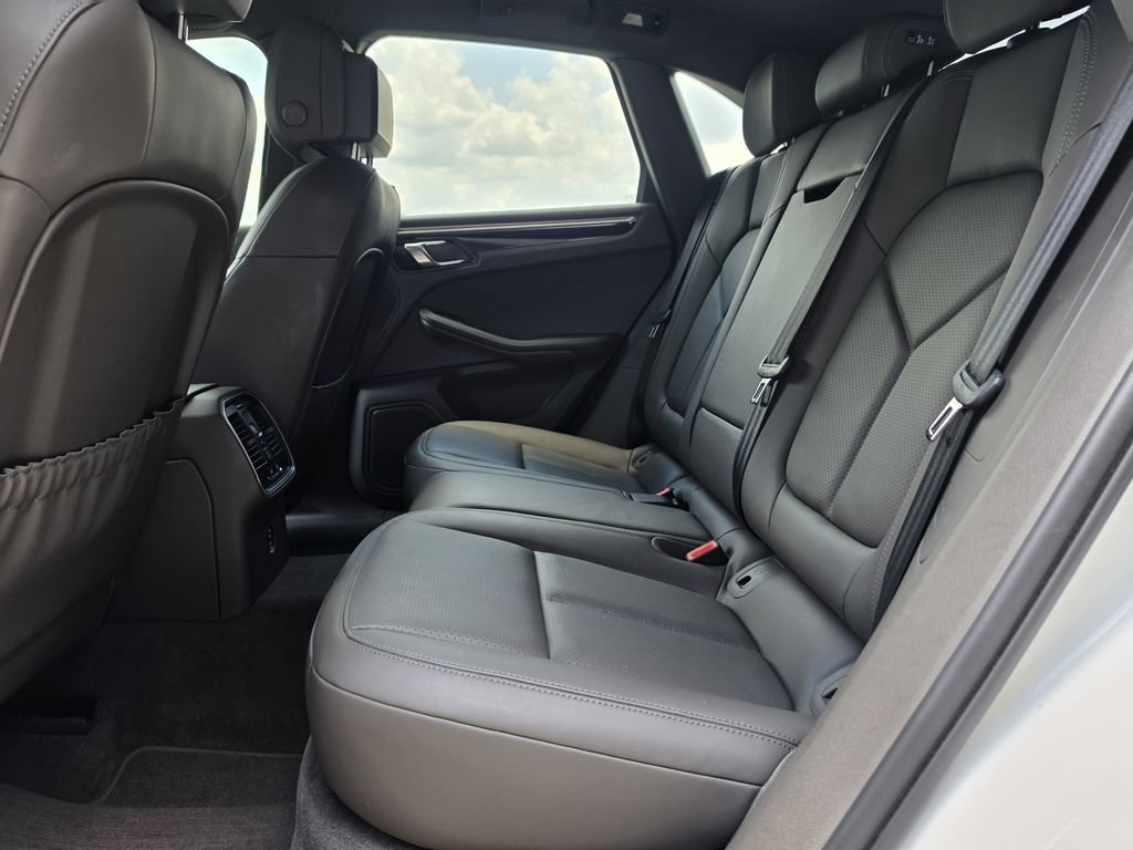 Certified 2023 Porsche Macan AWD/4WD image 20