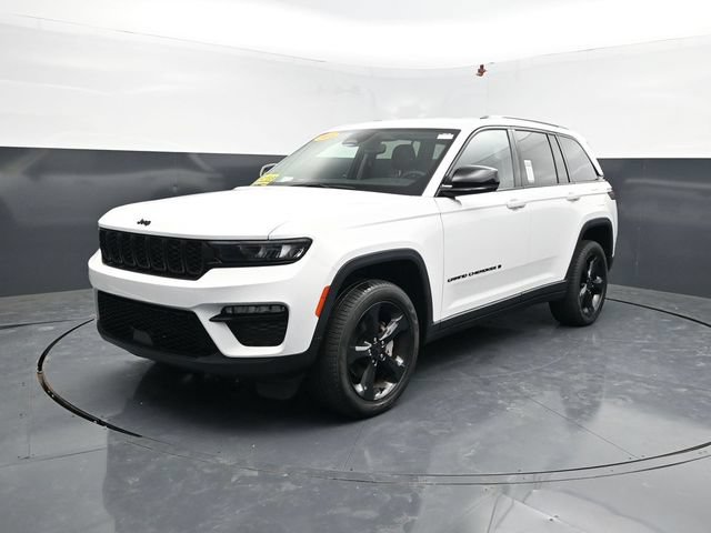 Used 2023 Jeep Grand Cherokee Limited w/ Black Appearance Package AWD/4WD image 4