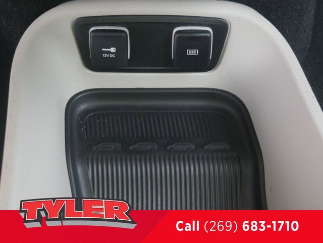 Used 2020 Chrysler Pacifica Touring w/ Cold Weather Group FWD image 33