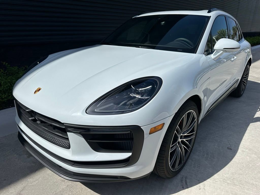 Certified 2025 Porsche Macan S image 6