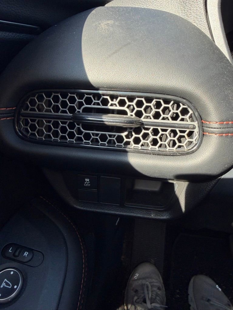 Used 2025 Honda HR-V Sport image 13